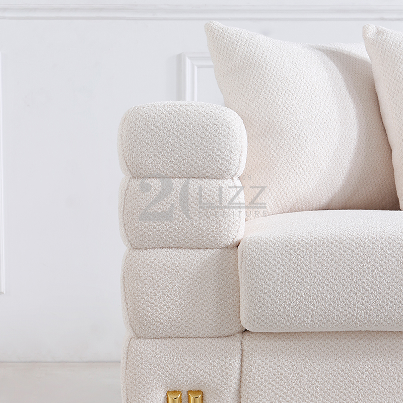 Canapé de luxe contemporain en tissu avec pieds dorés