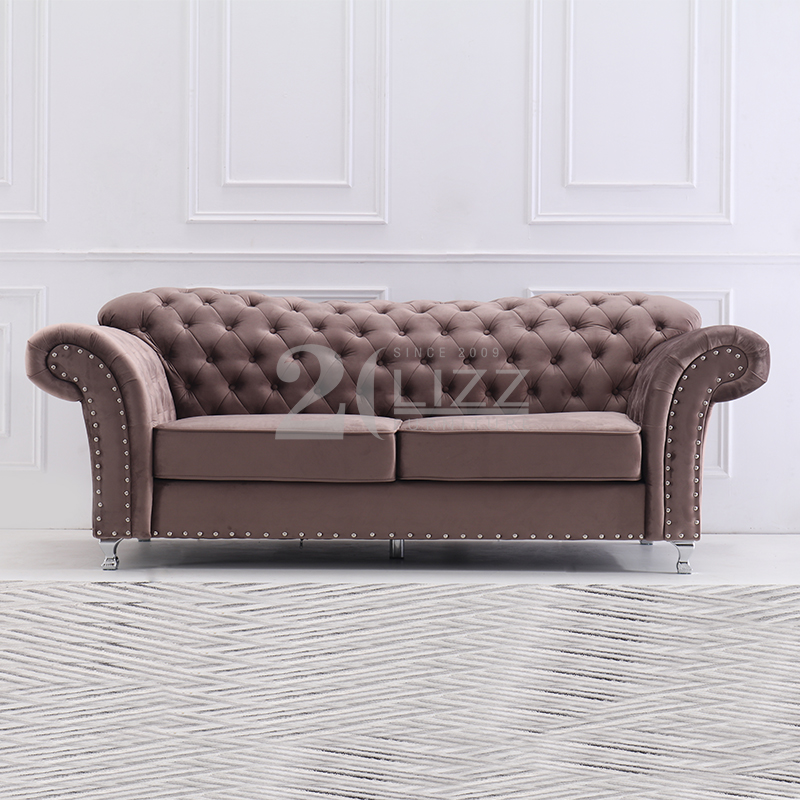Canapé en tissu marron de style classique avec cadre en bois